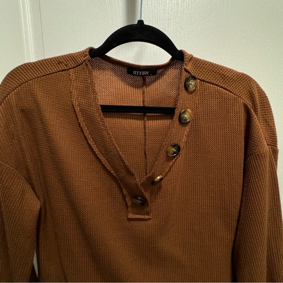 Women’s Long Sleeve V Neck Ribbed Button brown Knit Sweater SzM BTFBM - Picture 4 of 7